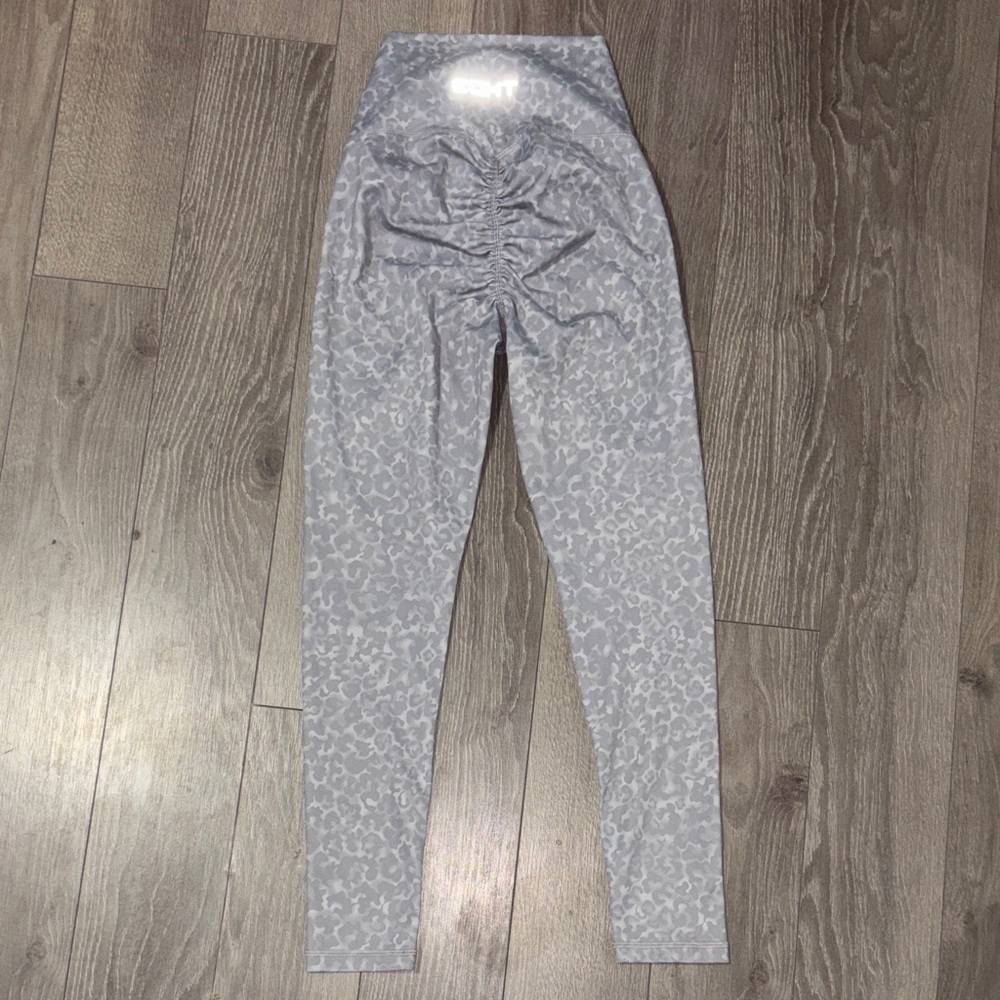 Gray Leopard Print Leggings - Picture 2 of 4